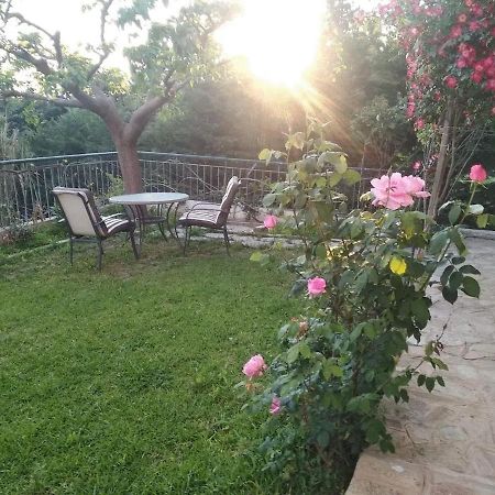 Вилла House With Garden Netflix Nea Kerasia Экстерьер фото